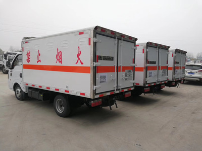 躍進3類危險品運輸車 運輸桶裝油漆專用車